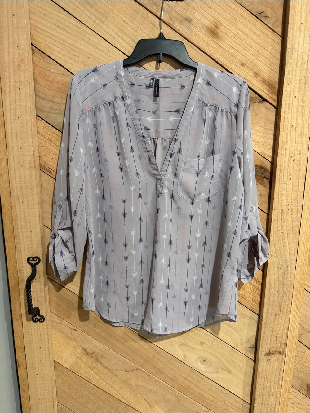 Maurices Light Gray V-Neck Arrow-Print Blouse